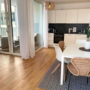  Apartment Urban Oasis: Stylische