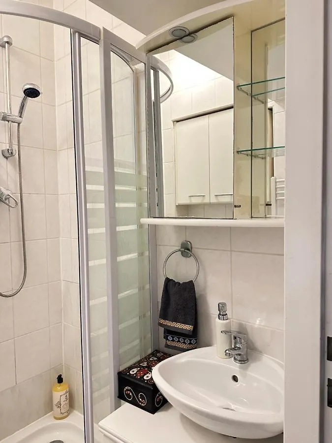 Ferienwohnung Cosy & Quiet In 17Th District Wien Apartment